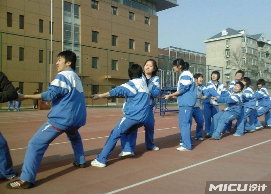 這套專治早戀校服設計，讓你懷疑人生