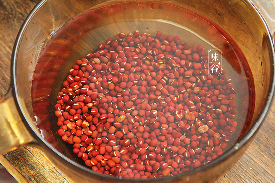 立秋将至，别错过吃芋头，加红豆炖一炖，香甜软糯又营养