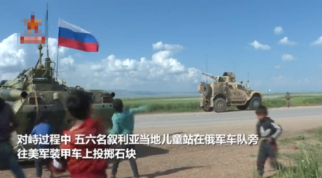 险些擦枪走火！美俄装甲车叙利亚狭路相逢，当