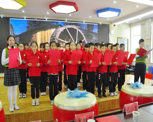 西宁市杨家庄小学图书馆挂牌启用 正式成为城东区图书馆少儿分馆