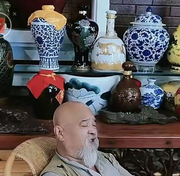66岁李琦罕曝近况！不顾糖尿病大吃肘子肉，嗜酒如命家中堆满缸