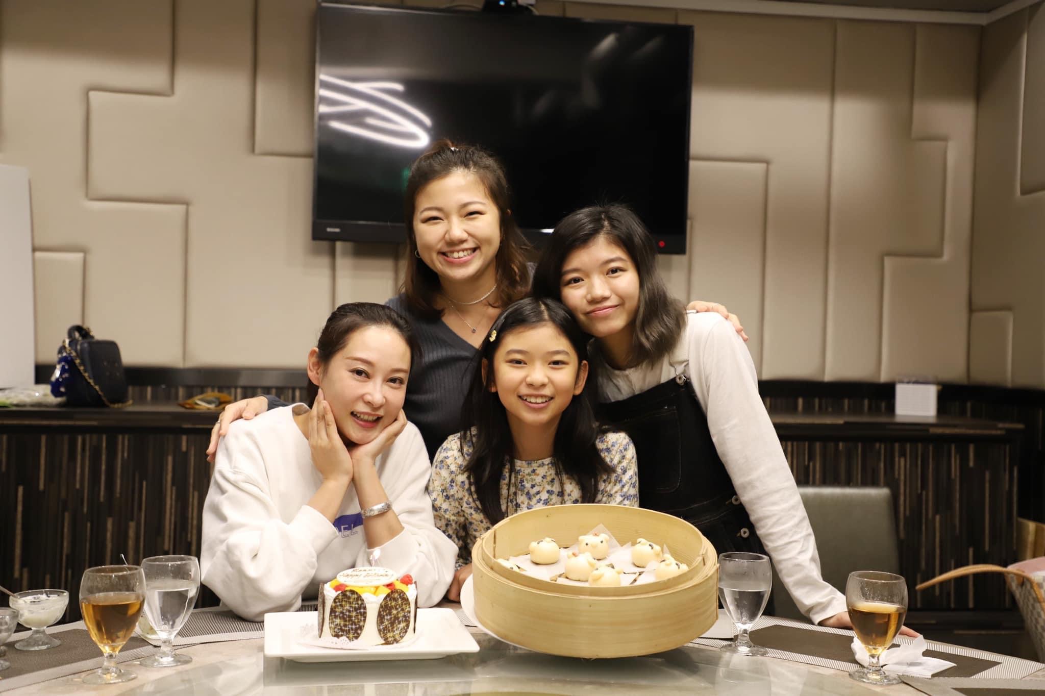 恭喜！ 楊怡姐姐楊卓娜今年結婚，生女11年未註冊，對繼女像親生