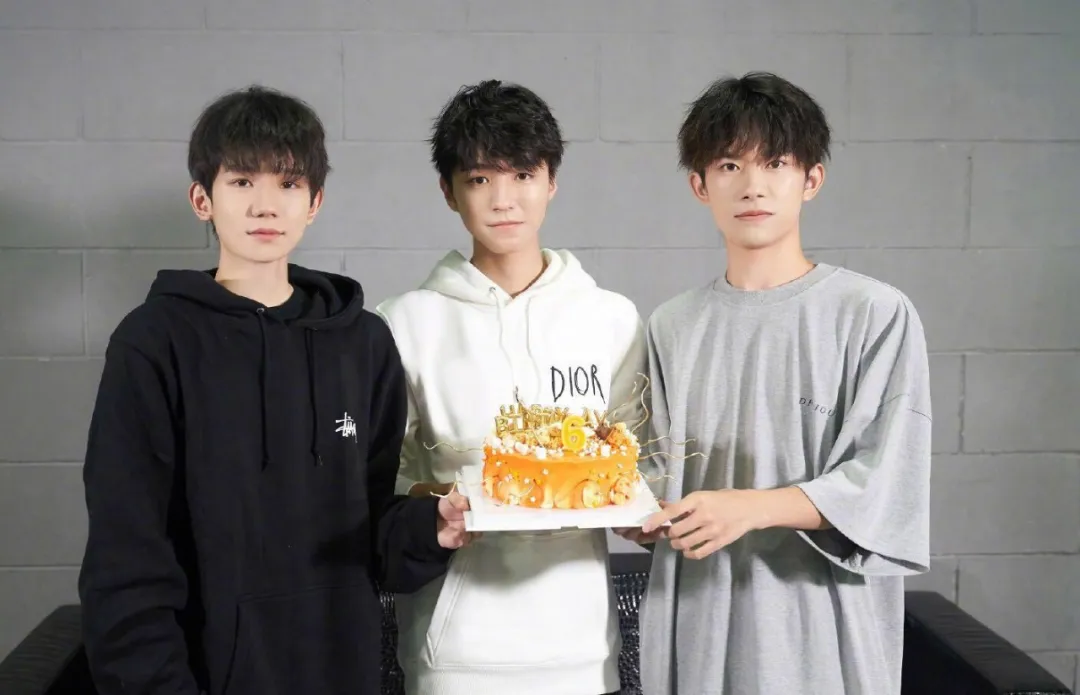 吴亦凡、鹿晗、黄子韬退队后，EXO组合的状况到