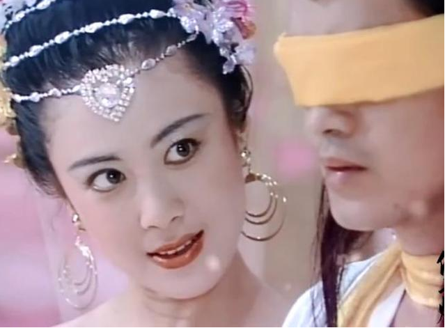 8位眼睛好看的女明星，眼神灵气逼人，仿佛藏着星辰大海