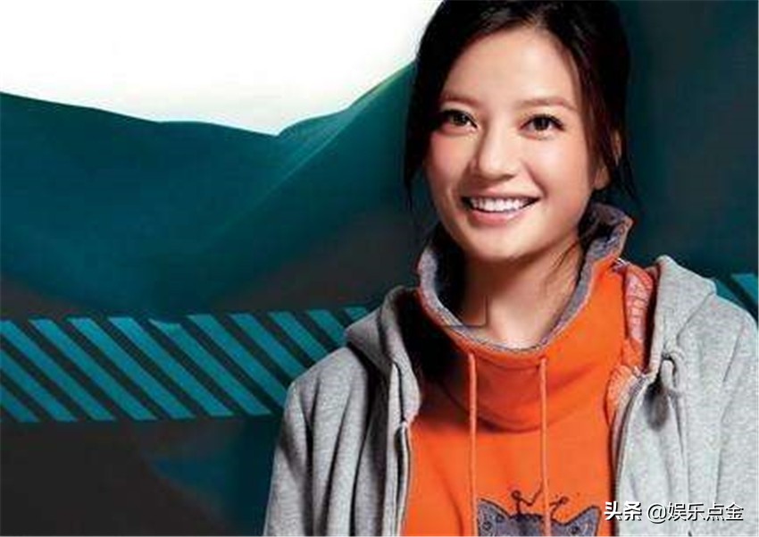 赵薇黄奕两代小燕子同框，赵薇输了气质，却赢在了细节上