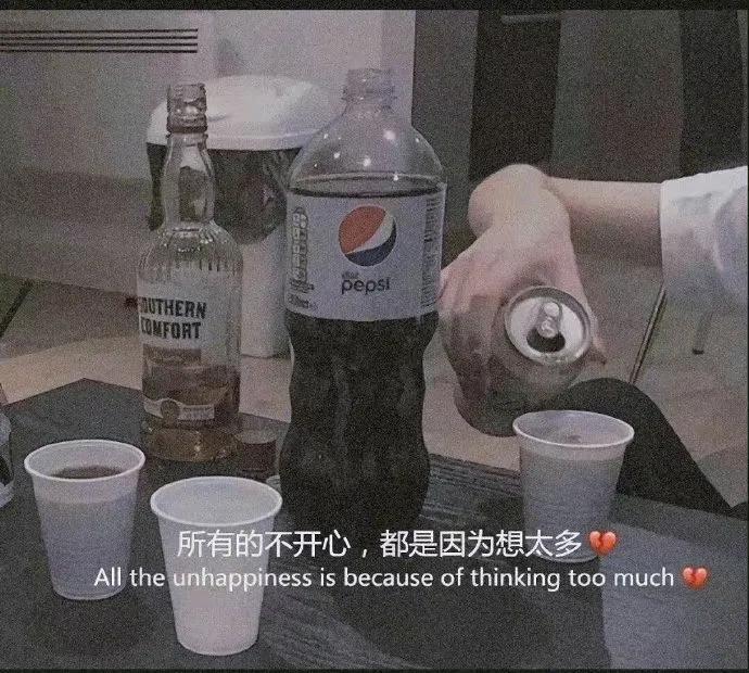 文案：得以其偏爱，倾尽平生慷慨