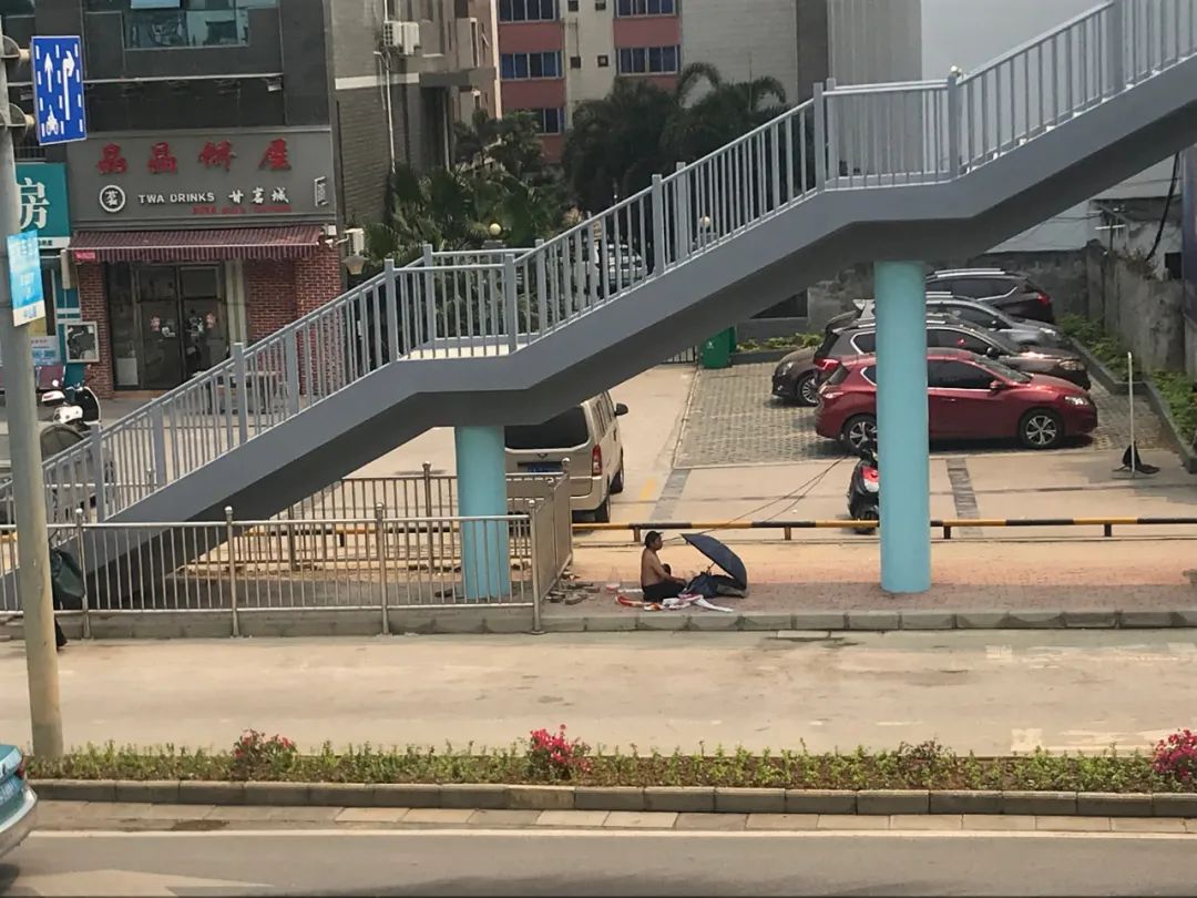 百色市实验小学人行天桥今天正式开通 百色,百色市,市实,市实验小学,实验