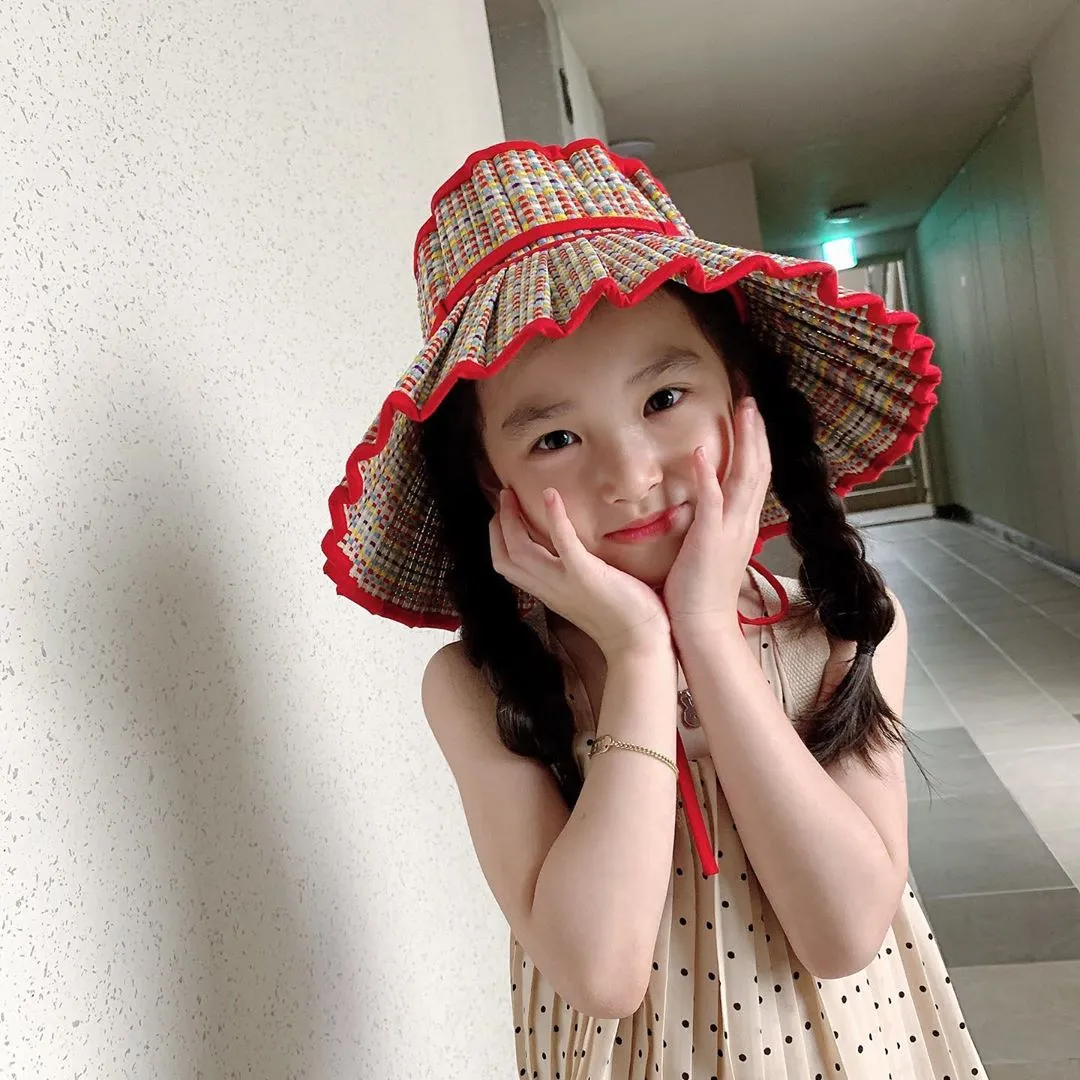 ​8岁女童“撞脸”宋慧乔，靠穿搭圈粉23万！谁规定小孩只能幼稚