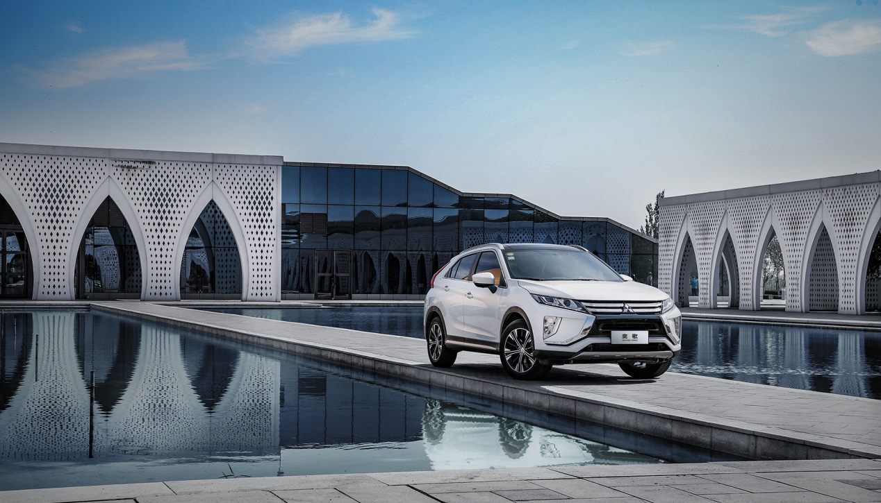 挑战极限运动，“种子选手”奕歌携超级驾控术