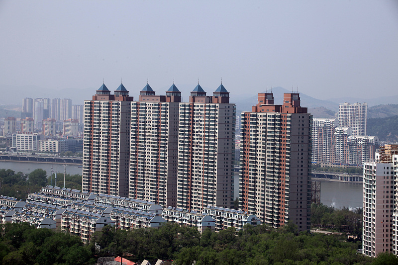 手握50万，明年起“买房”还是“存银行”？银行