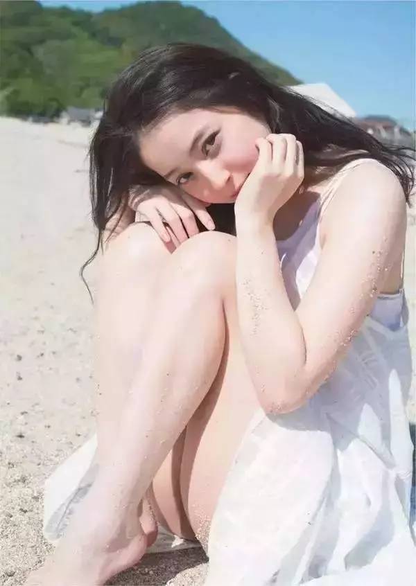 老公大15岁，被称为“日本郭德纲”，佐佐木希疑