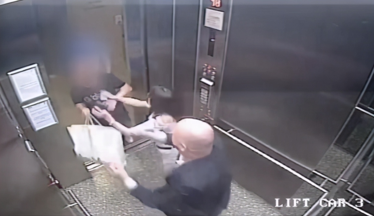全网怒了：悉尼华人留学生在电梯里遭白人高管辱骂推搡，视频曝光