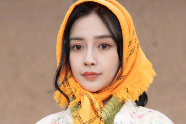 《奔跑吧9》发布官宣海报，baby站位引发争议，偏