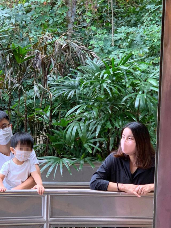 郭晶晶与家人出行，带娃问题引关注，网友：豪门媳妇地位这样？