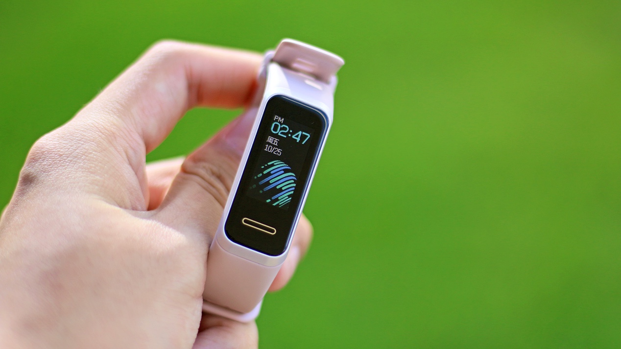 华为手环4测评：USB便携充电+运动健康全面监测，开售价189真香