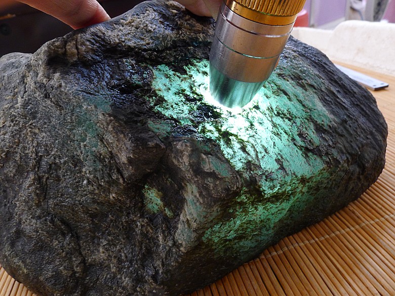 了解翡翠赌石的顶层设计是什么你就会明白赌石是如何割韭菜的了