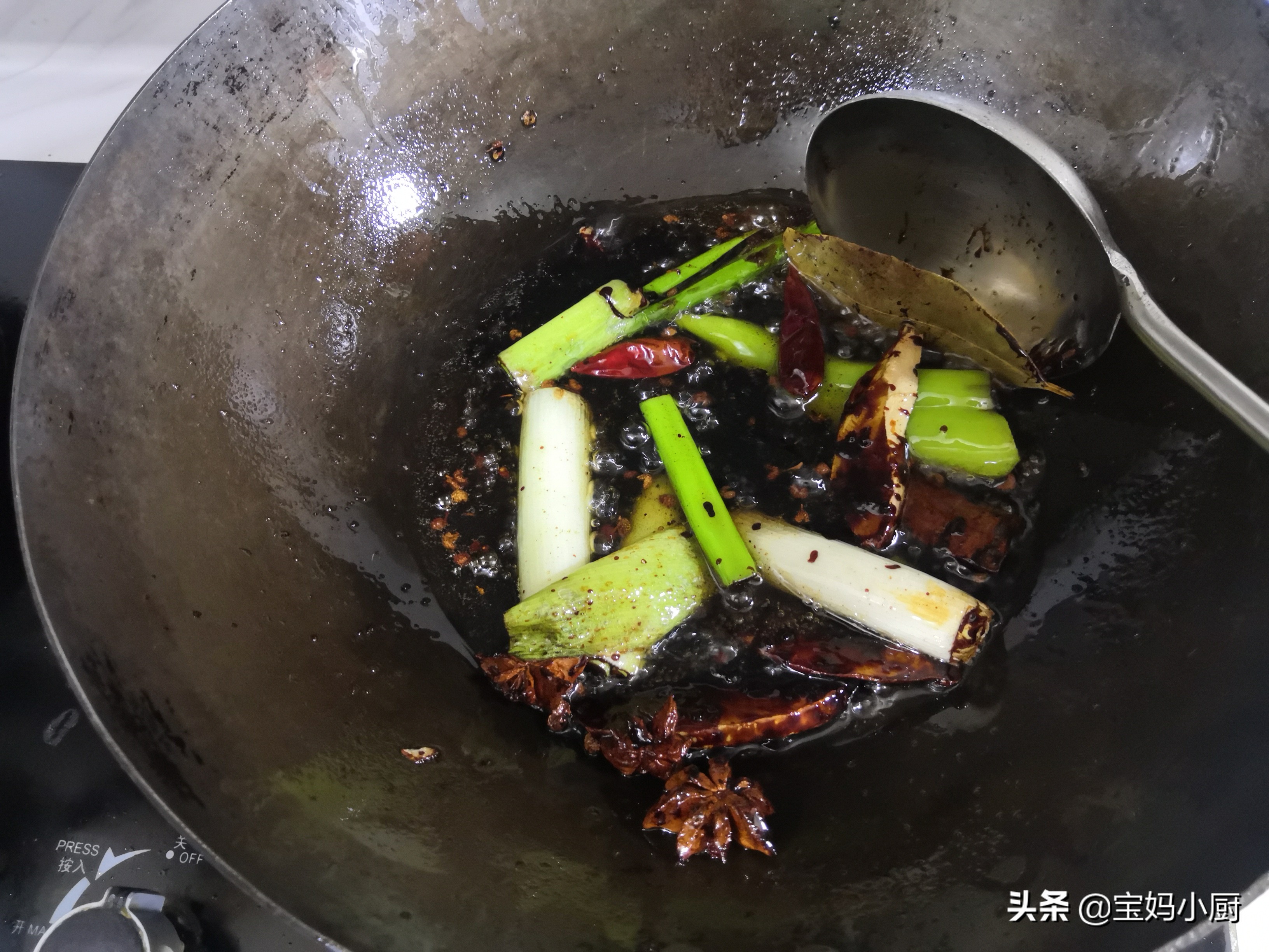 自打学会酱骨头这做法，每周都得做一盆，不到一百块，实惠管饱
