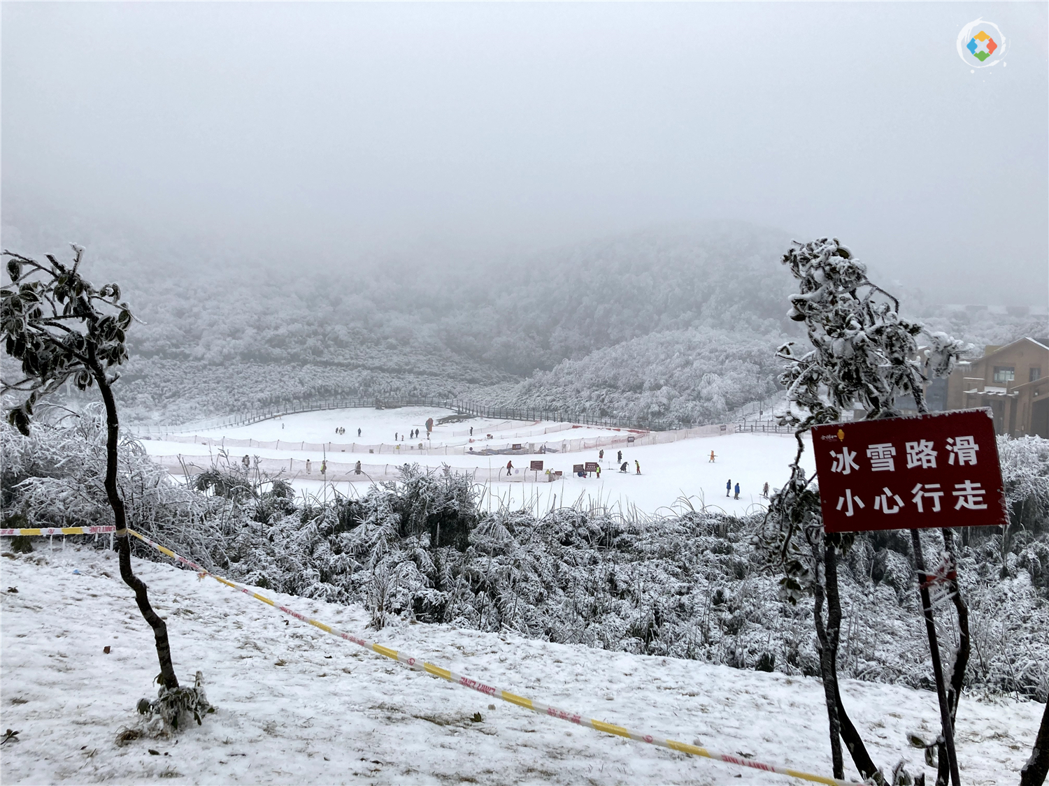 南方人对下雪的渴望：花20块买一桶雪，重庆人能够理解吗？
