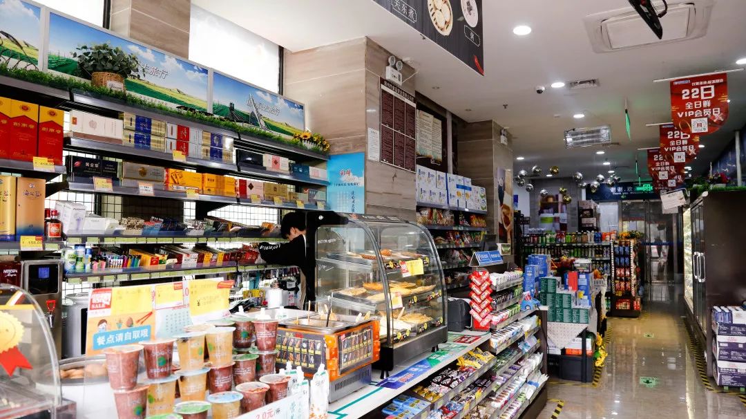 品牌便利店和自营便利店