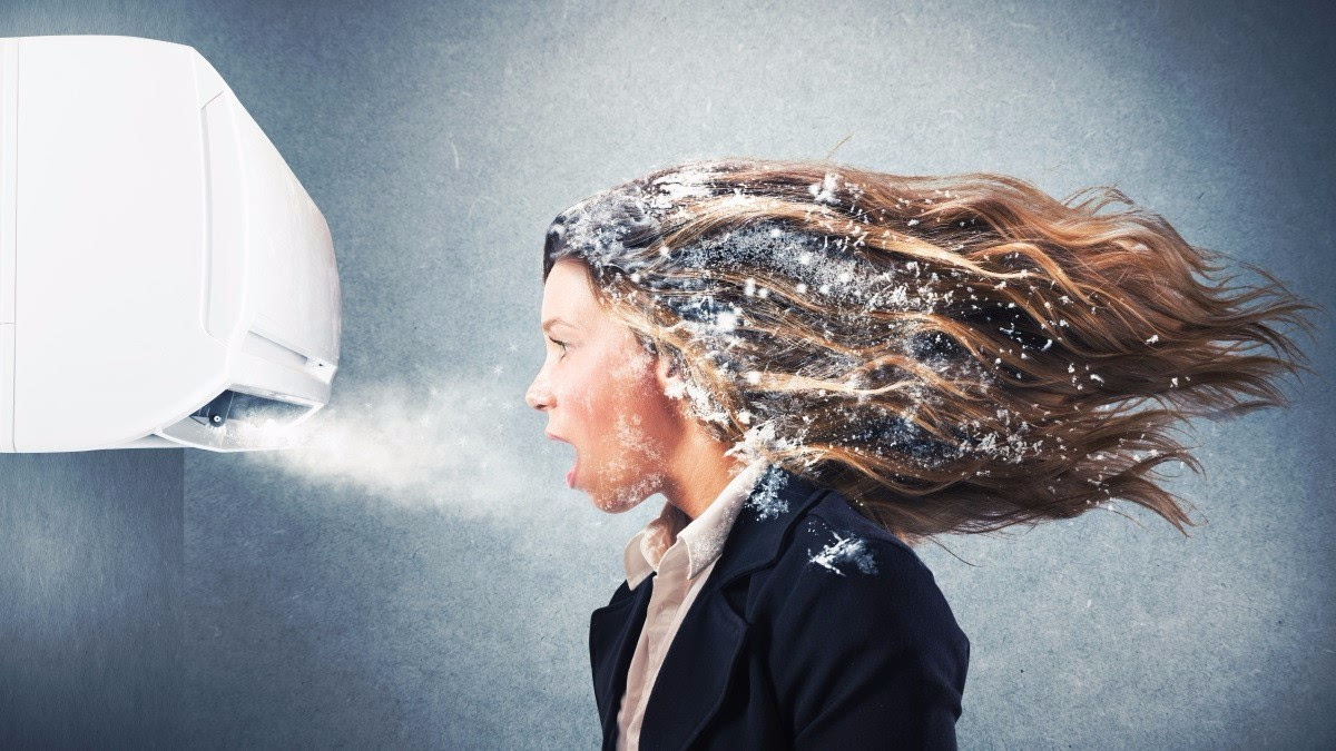 男孩戴风扇睡觉脸被吹面瘫炎炎夏日注意避开这些降温神器的坑