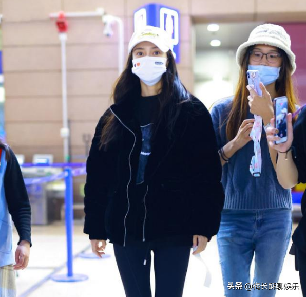 杨颖穿黄晓明同款服装辟谣婚变，为何不再秀恩爱她早已给出说明