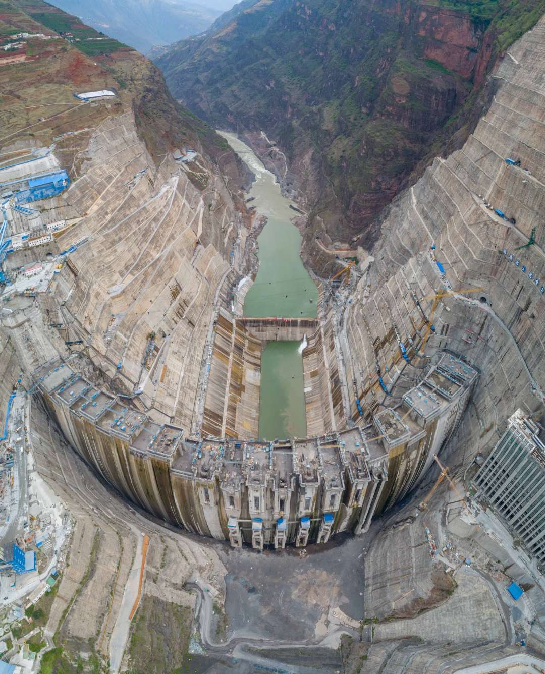 深山峡谷筑大坝，“西电东送”美梦圆｜金沙江水电站集锦