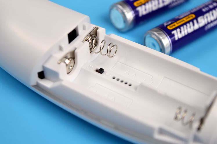 关爱孩子健康，发烧要准确测量体温，体验凡米耳温枪白瓷版