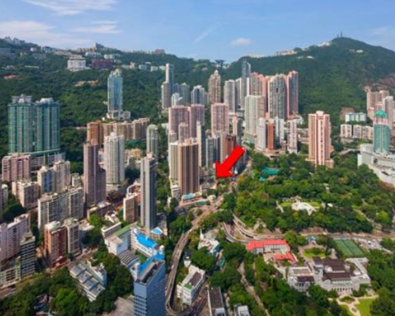 参观影帝张家辉在香港的家，住传统半山豪宅区，家里还聘请了保姆