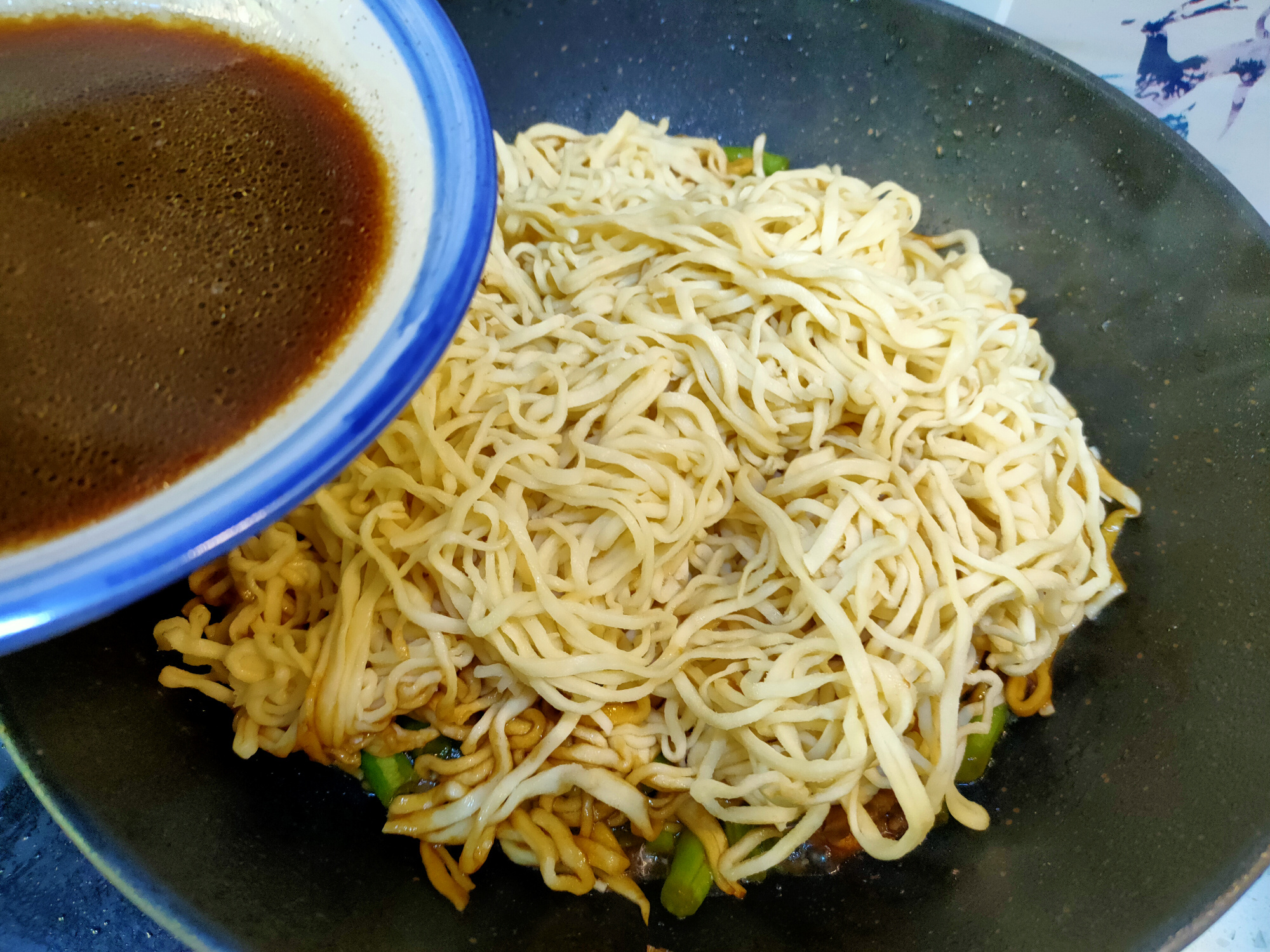 豆角焖面怎么做才好吃？掌握几个技巧，面条劲道不粘连、喷香入味