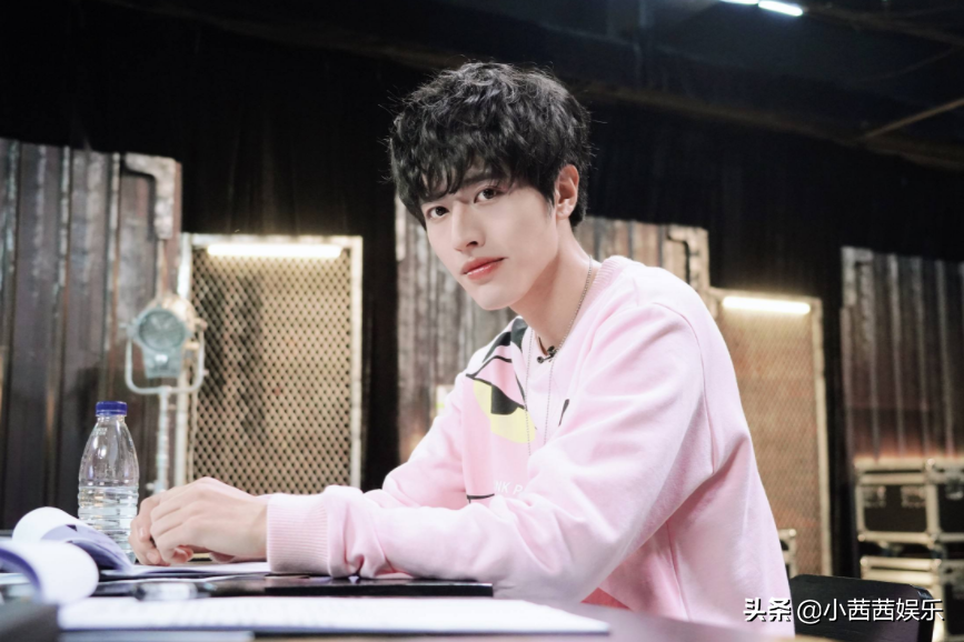 误打误撞进入娱乐圈，王俊凯上厕所，热巴没考