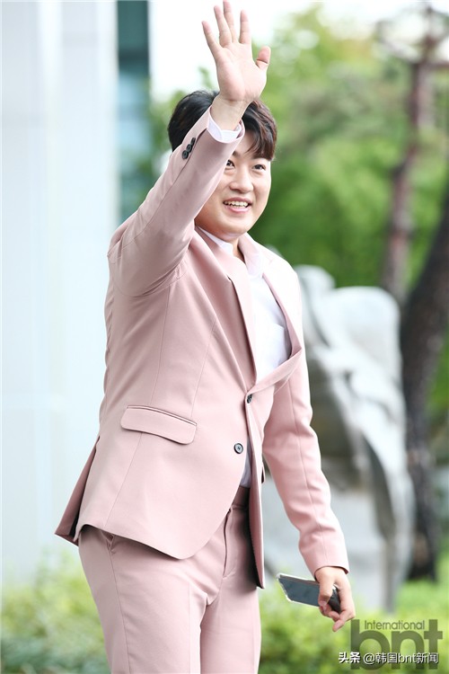 朴昭妍×金浩仲为录制综艺《黄金渔场之Radio St