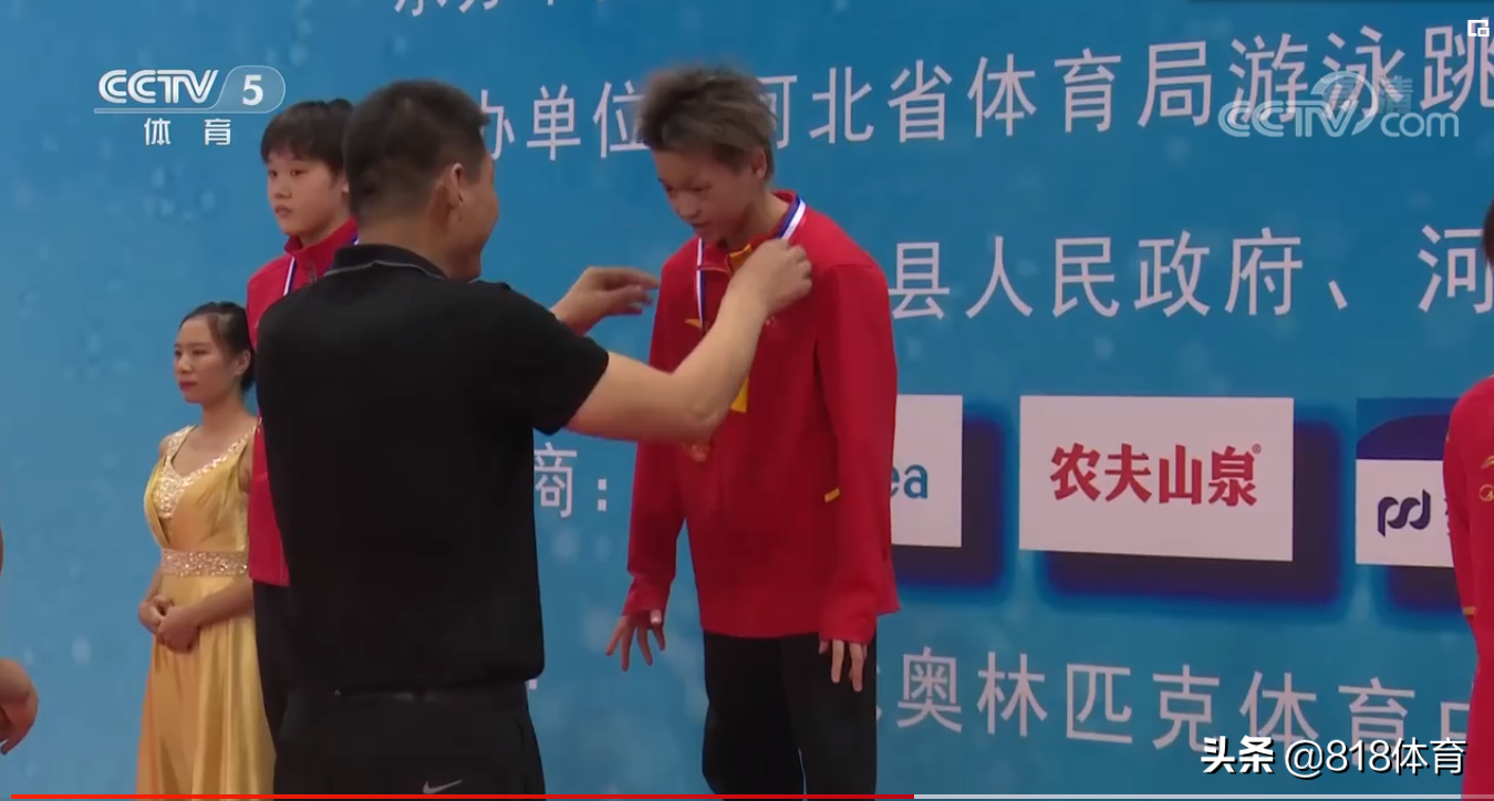 呆萌!全红婵13岁拿全国冠军,记者告诉她要去奥运会了,红姐:不知道