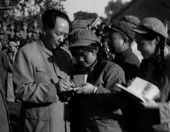 1952年，那個大膽擁抱毛主席的誌願軍女代表，後來怎麽樣了？
