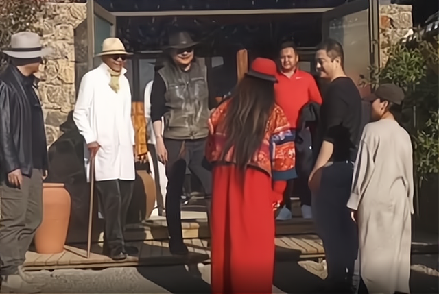 负债四千万又如何？李亚鹏的豪华人脉圈，连杨