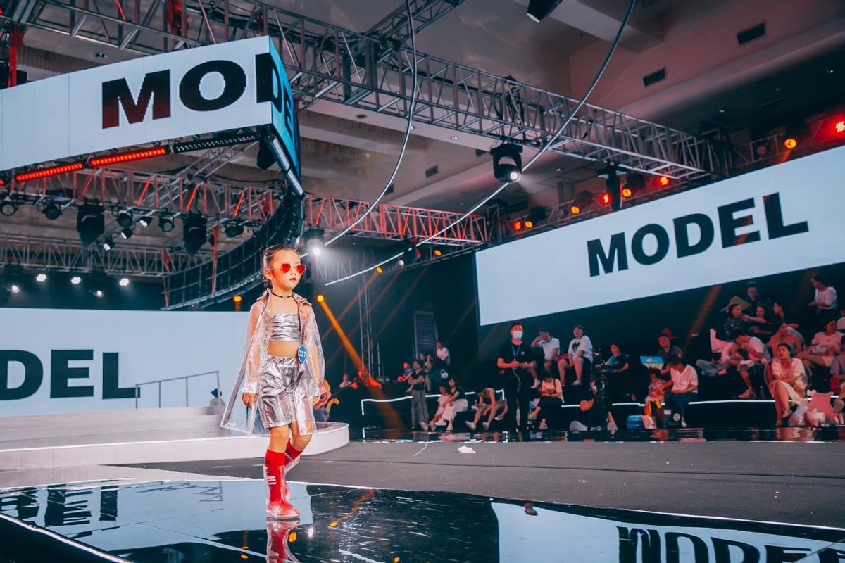 怀化赛区金灵荣获2021CATC国际童模盛典全国网络人气偶像奖