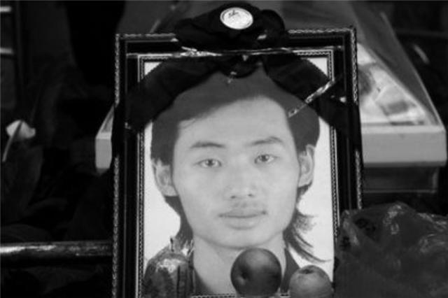 黑榜张贴栏｜湖南小伙为救4人牺牲，获救者态度冷漠竟趁乱离开…