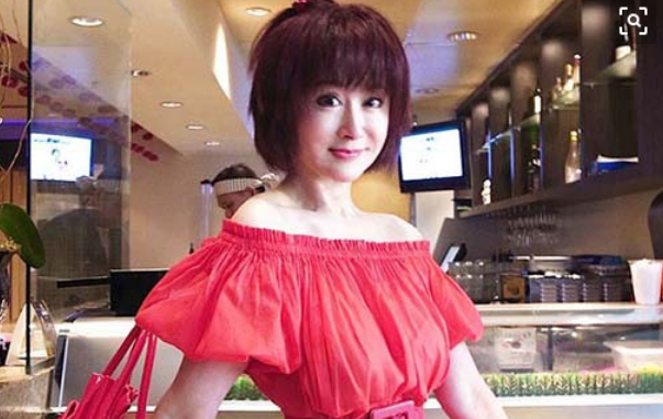 谁说年老女演员无戏可拍？50岁潘迎紫演少女，今71岁美得像芭比