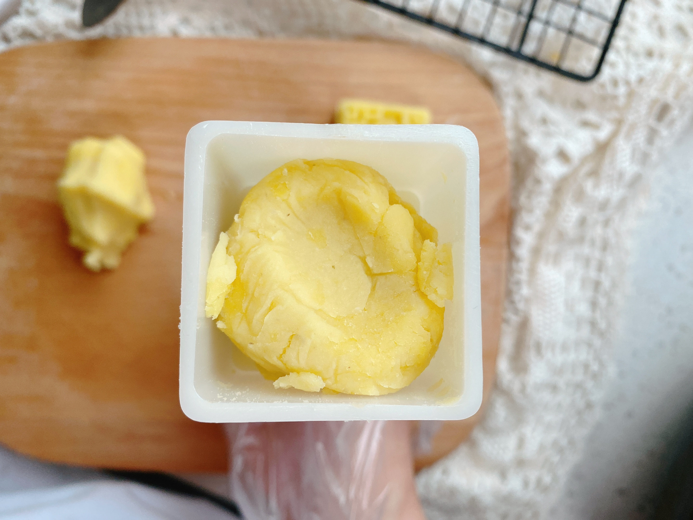 天熱了試試做綠豆糕，具體比例和方法在這裡，清熱解暑，入口即化