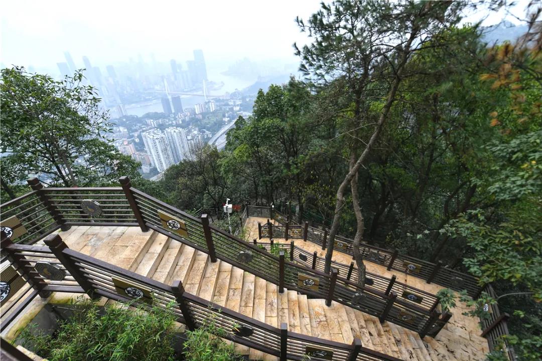 重庆南岸区终于觉醒了！在南山打造出天玑台，一眼可看到7座大桥