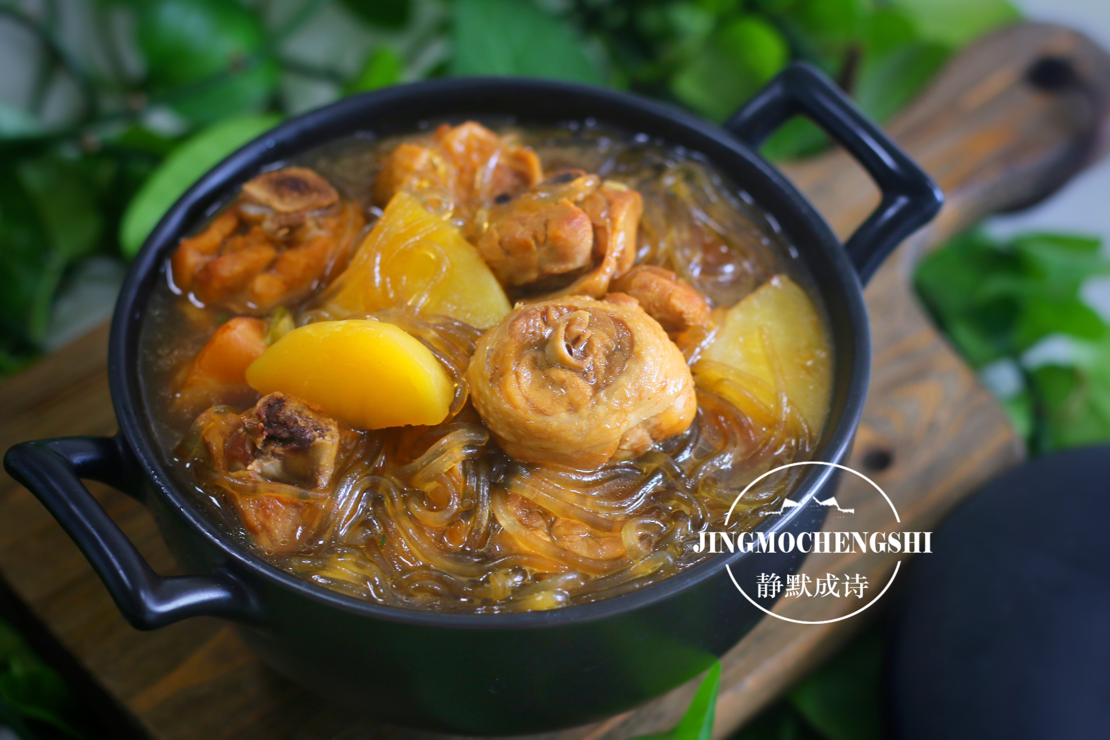 鸡腿和它是绝配，像我这样烧上1锅，好吃又解馋，你也来1勺？