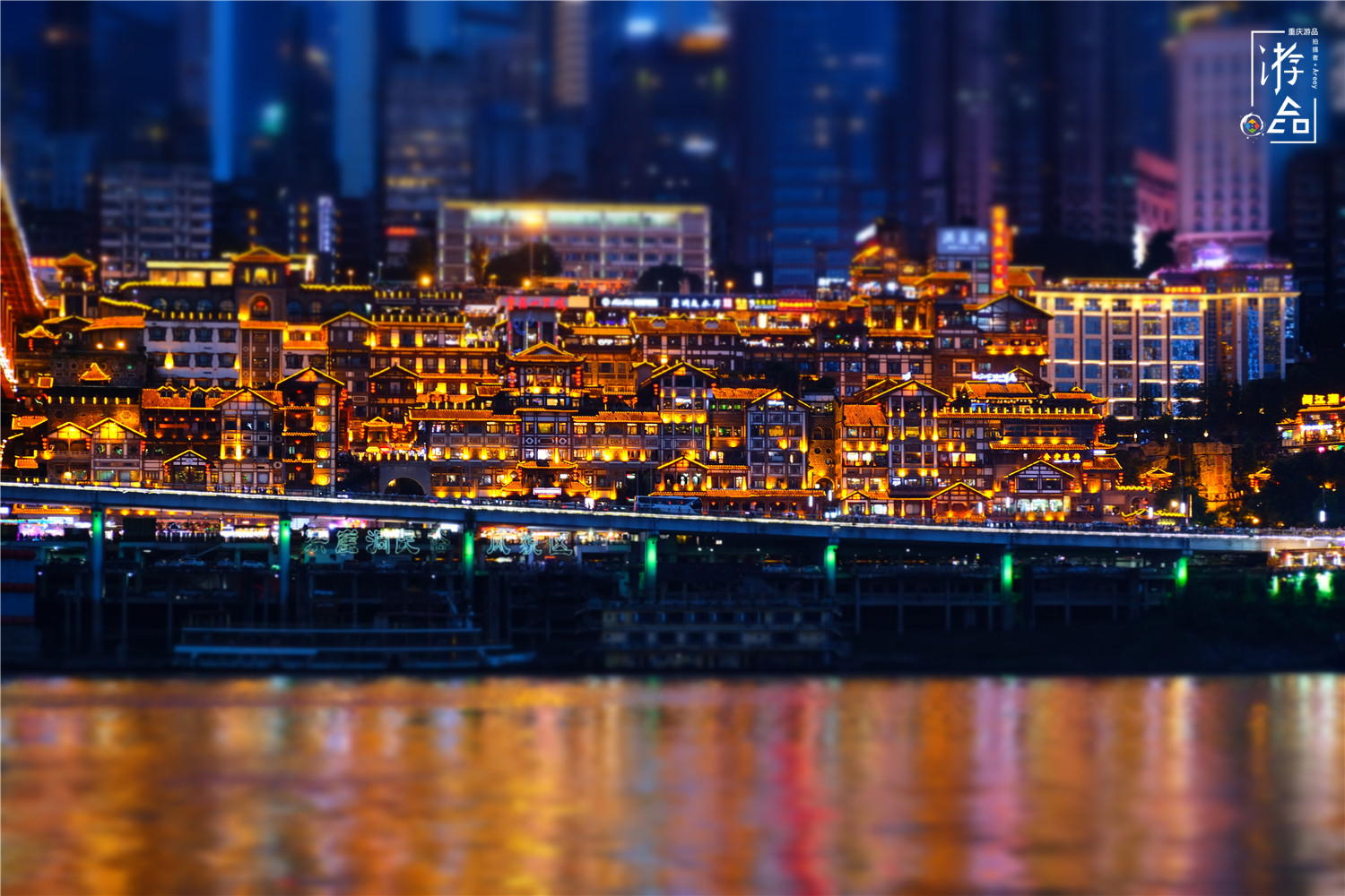 重庆是一座不能修的城市：从九龙门到来福士，市民为何骂声不断？