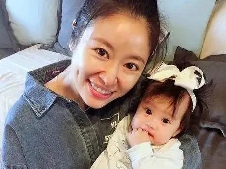 林心如曬女兒小海豚送的母親節禮物，小公主真的好會畫畫呀