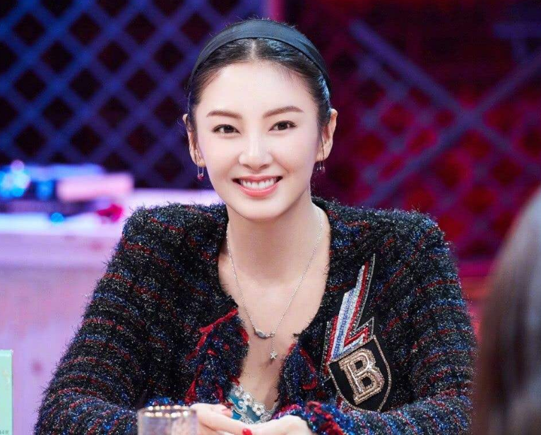 观众期待值逐渐拉满，“姐姐们”除了女团粉丝，真的啥都不缺