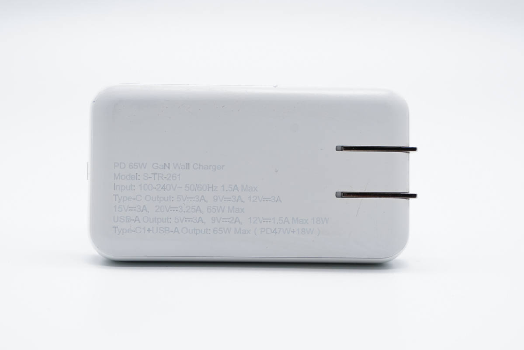 不止OPPO，这些厂商都推出了超薄快充新品