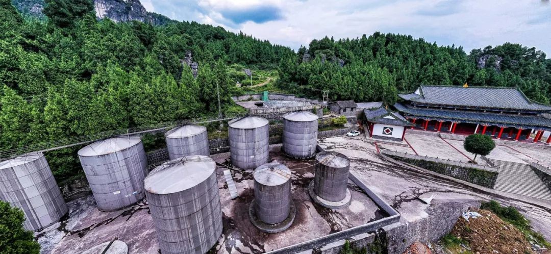 中国百家媒体探秘醉仙洞，天下万重山，此洞酒为尊