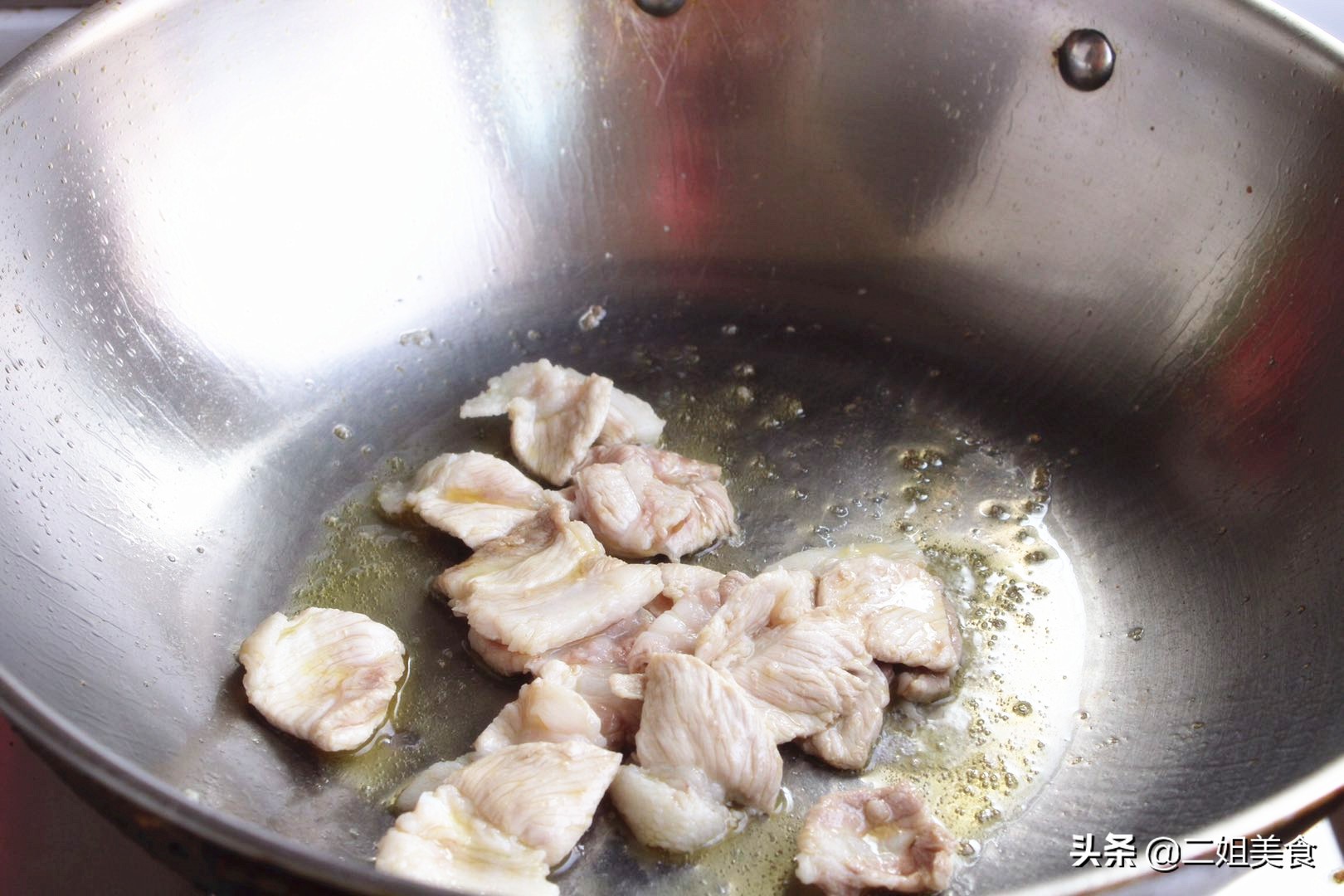 炒土豆片，牢记别直接下锅炒，多做一步，土豆片入味还解馋，好吃