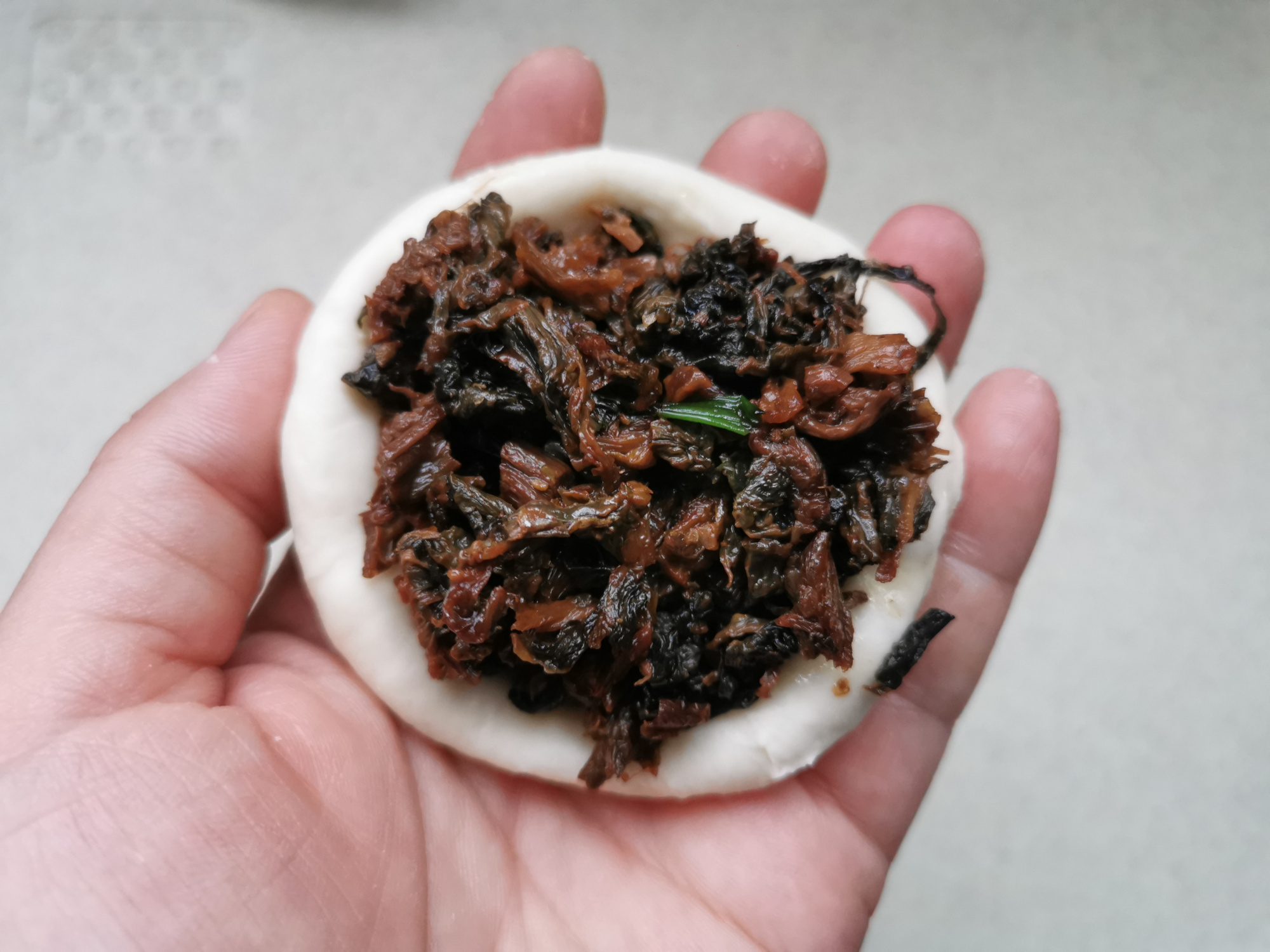 吃了会上瘾的梅干菜饼，不需要发面，不需要油酥，又香又脆真好吃