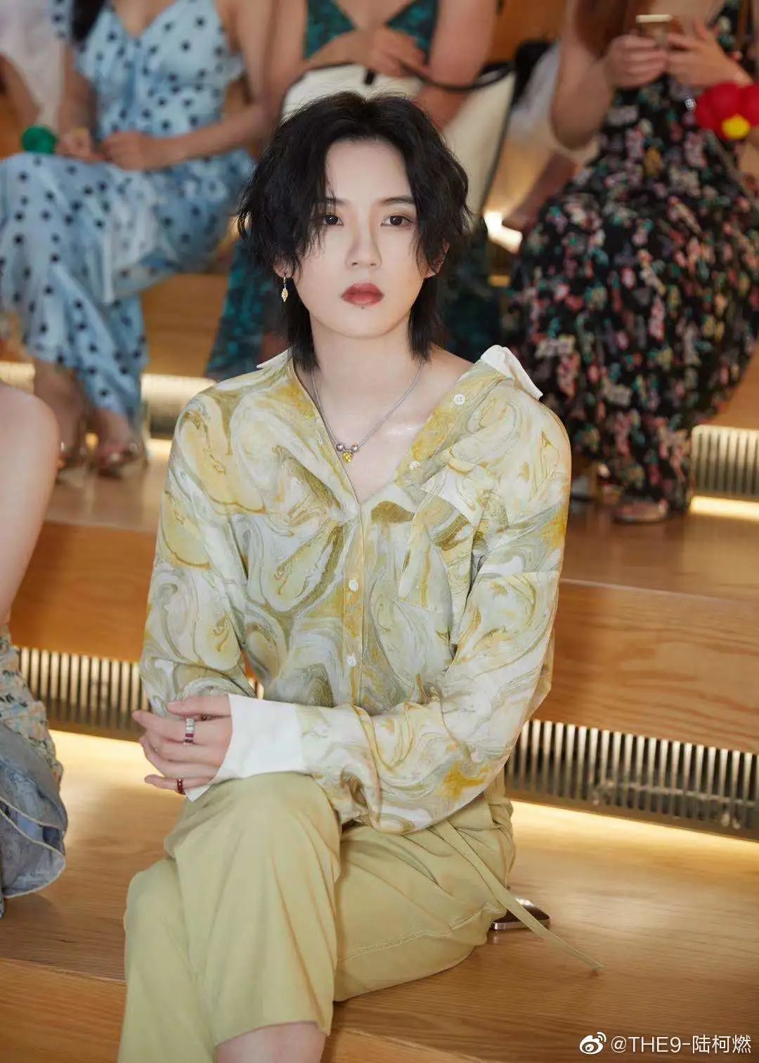 陆柯燃在爆裂舞台里杀疯了酷飒穿搭get起来