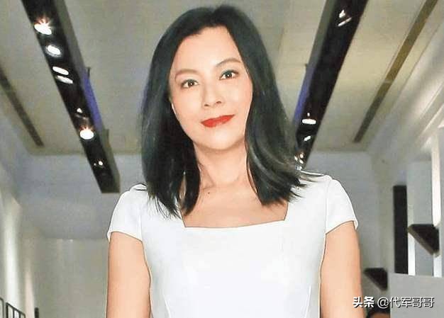 一婚嫁大4岁音乐才子，二婚嫁富商生龙凤胎，如今56岁很美很幸福