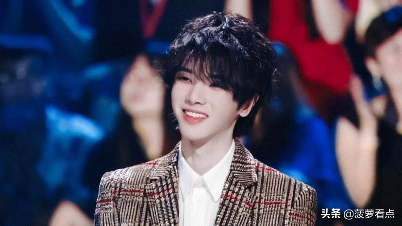 原来华晨宇前女友长这样？颜值惊艳众人，难怪